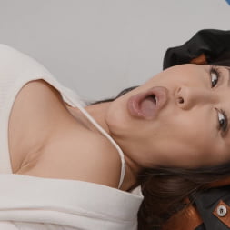 Nicole Doshi In 'Brazzers' Flugverspätung anal dick-down (Ein 2)