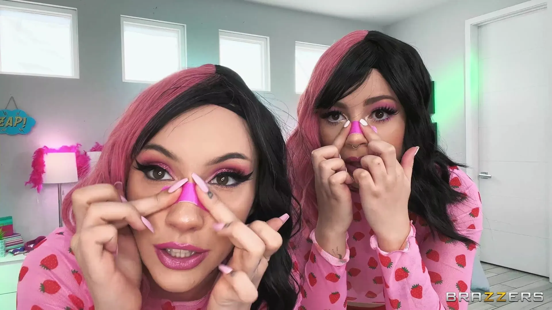Brazzers 'Подлые двойники вебкам-девушек вздергиваются' Ролях Jazmin Luv (Фото 2)