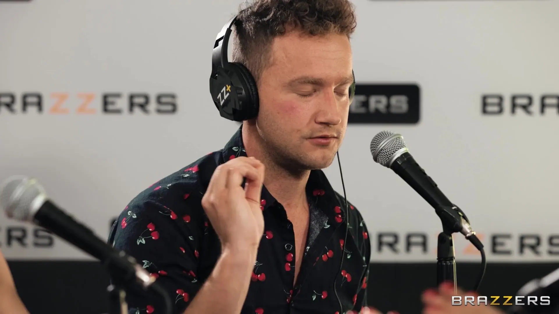 Brazzers 'Zzcast keiran в доме' Ролях Alexis Fawx (Фото 3)