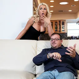 Gigi Allens en 'Brazzers' Dick Delivery (Miniatura 2)