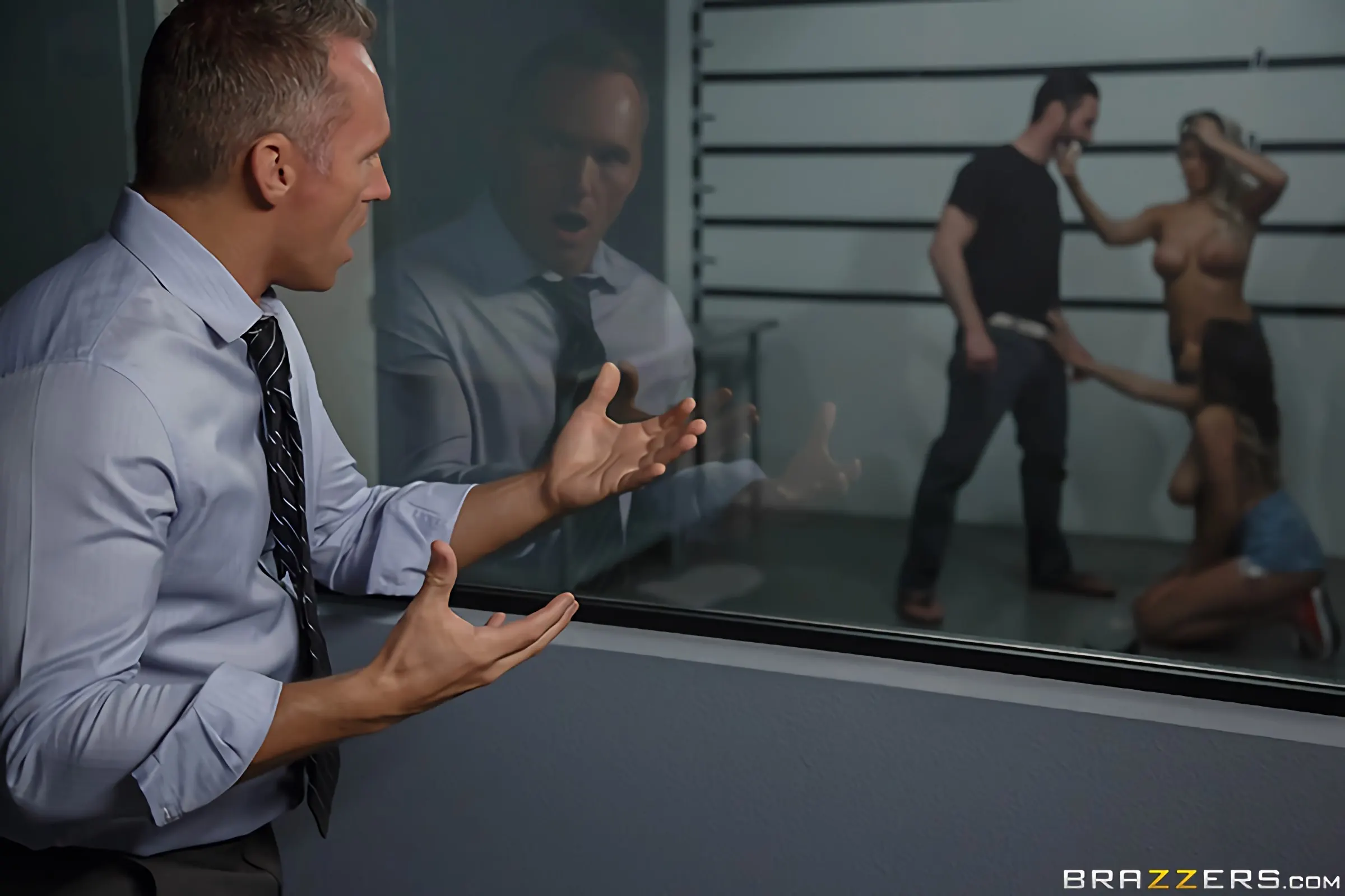 Brazzers 'Line Em Up' protagonizando Cassidy Banks (foto 12)