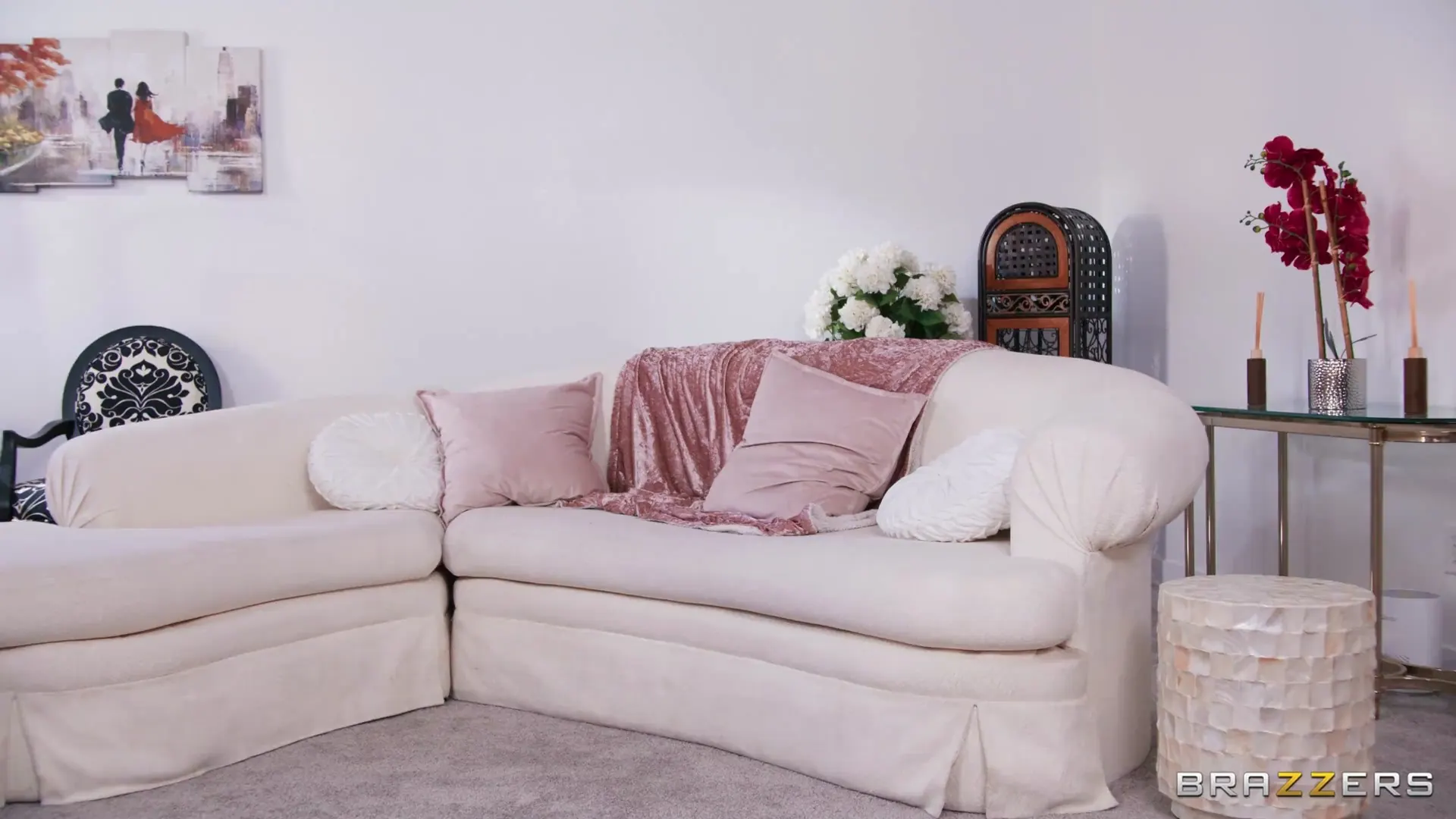 Brazzers 'Измена с похотливыми хозяевами' Ролях Angela White (Фото 2)
