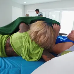 Gogo Fukme में 'Brazzers' नो फैप फेल कमपिटीशन (थंबनेल 3)