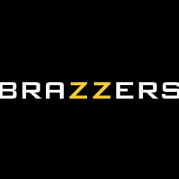 Sybil Stallone en 'Brazzers' No se lo digas a tu papá (Miniatura 2)
